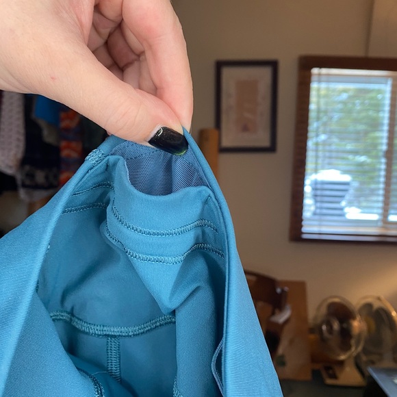 Lululemon Cropped Side Pocket Leggings - Picture 10 of 10